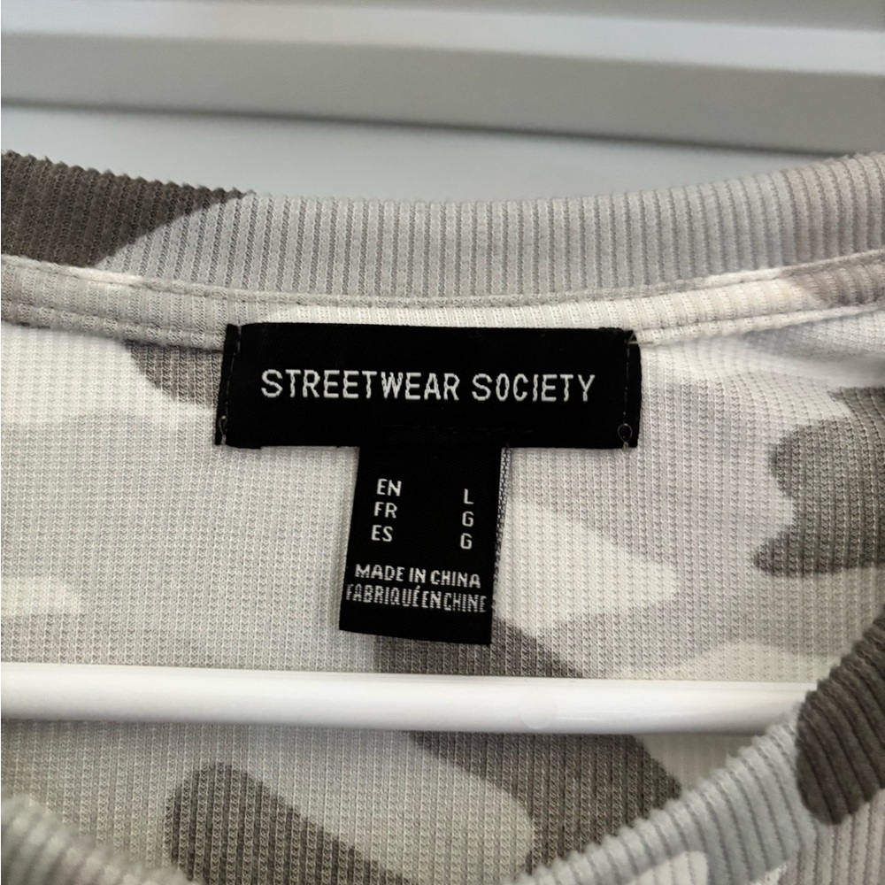 CAMO CROP TOP - Picture 2 of 3